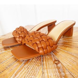NWT Shoe Dazzle Woven Cognac Faux Leather Sandals
